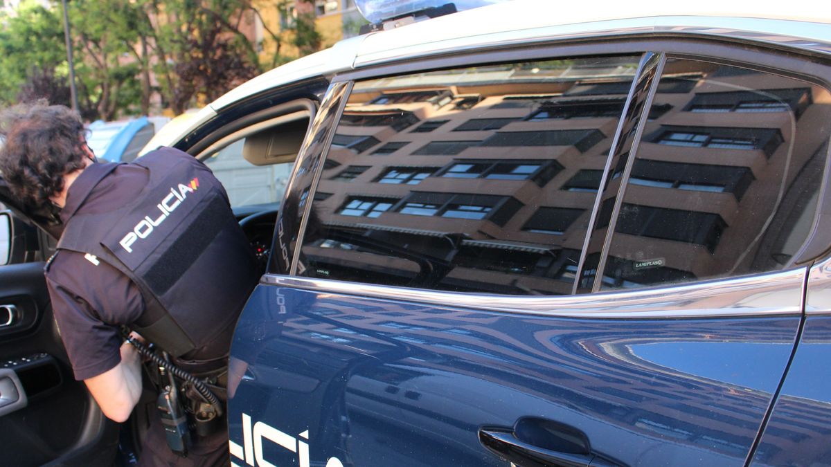 Detienen a un joven que intentaba entrar en una comisaría de Ciudad Lineal, Madrid, con un machete