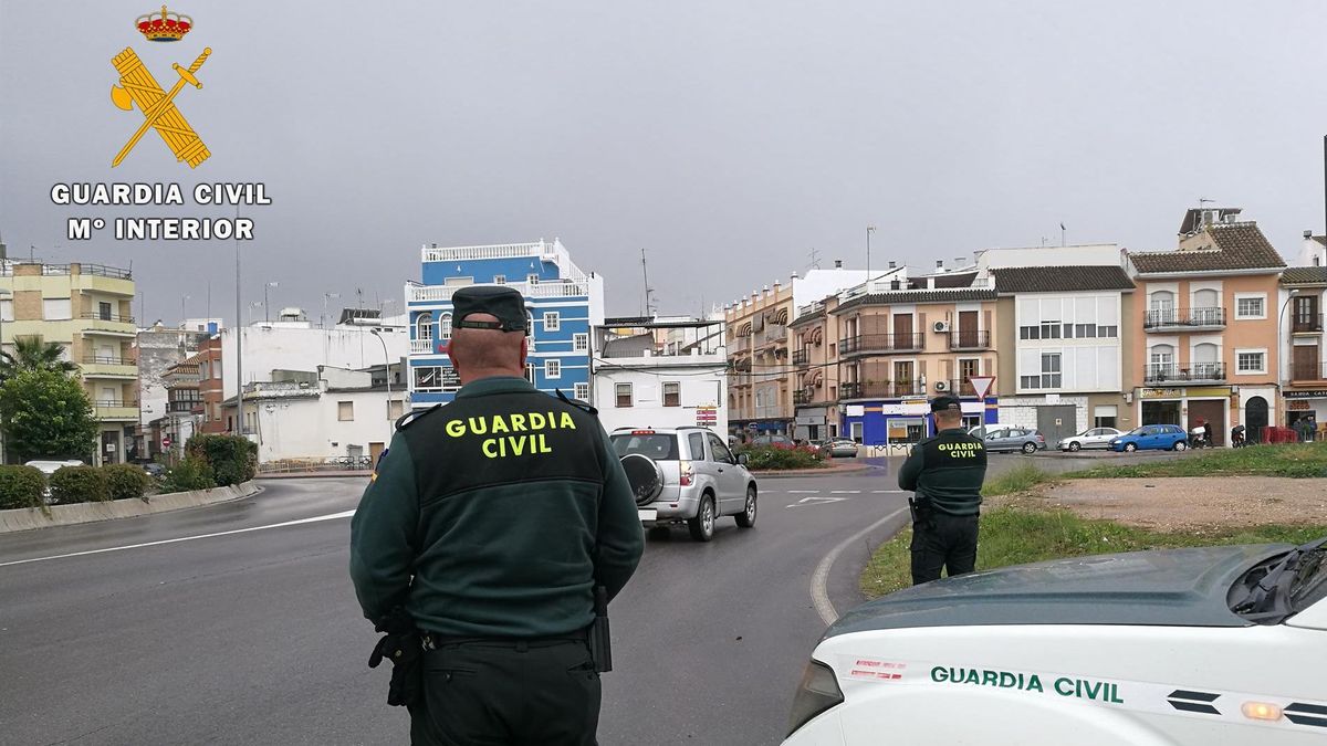 Efectivos de la Guardia Civil en Puente Genil