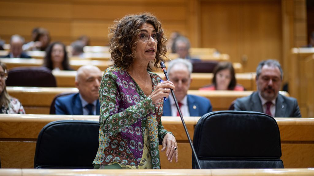 La vicepresidenta primera y ministra de Hacienda, María Jesús Montero, durante una intervención en la sesión de control en la cámara alta