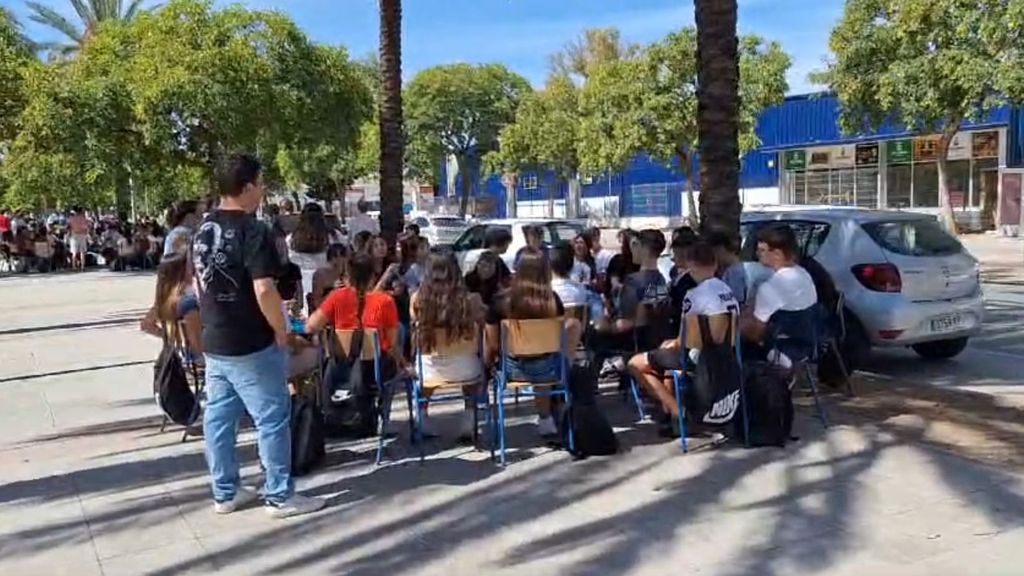 Un instituto de Jerez saca las clases a la calle