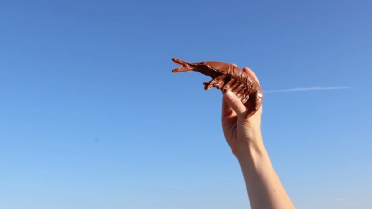 Crean una gamba de chocolate para promocionar Roses, Girona: