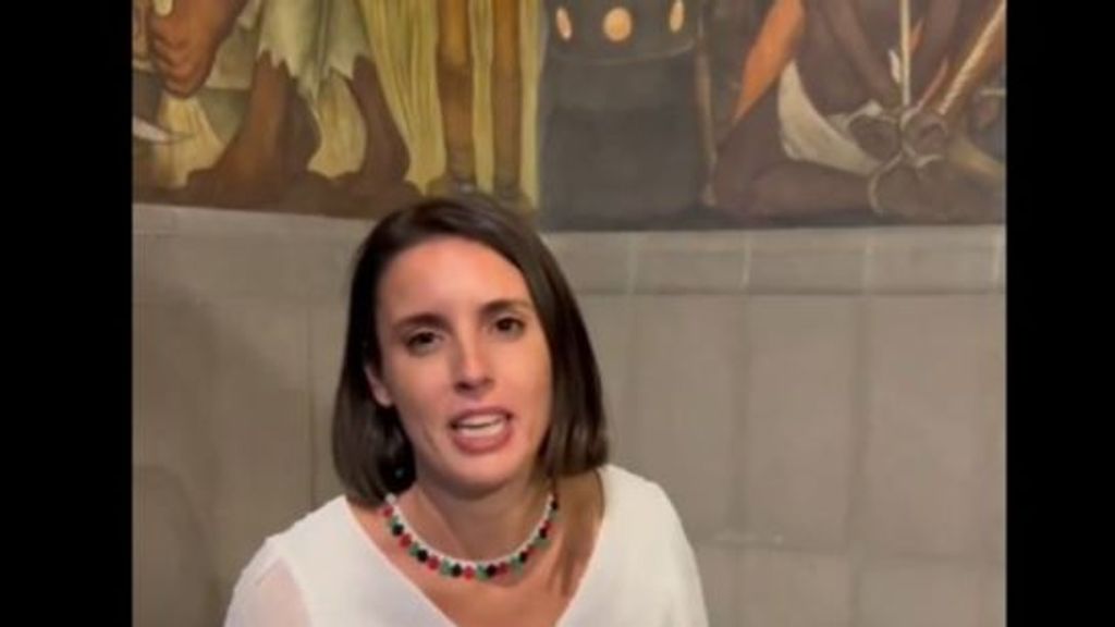 Irene Montero frente a 'Epopeya del pueblo mexicano' del pintor Diego Rivera