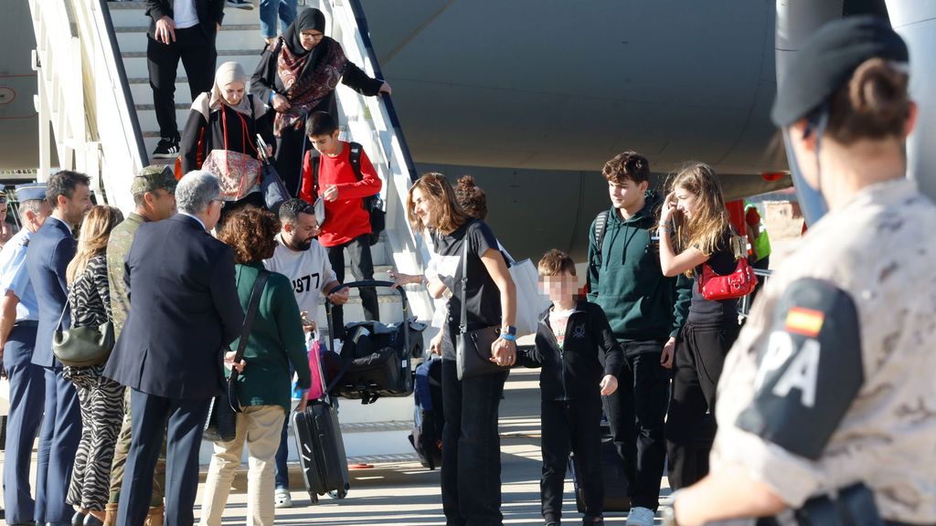 Los evacuados del Líbano pisan suelo español en la base aérea de Torrejón