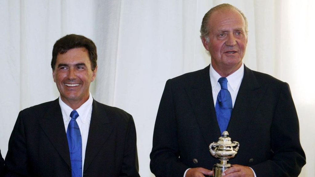 Pedro Campos junto a Juan Carlos I en una imagen de archivo