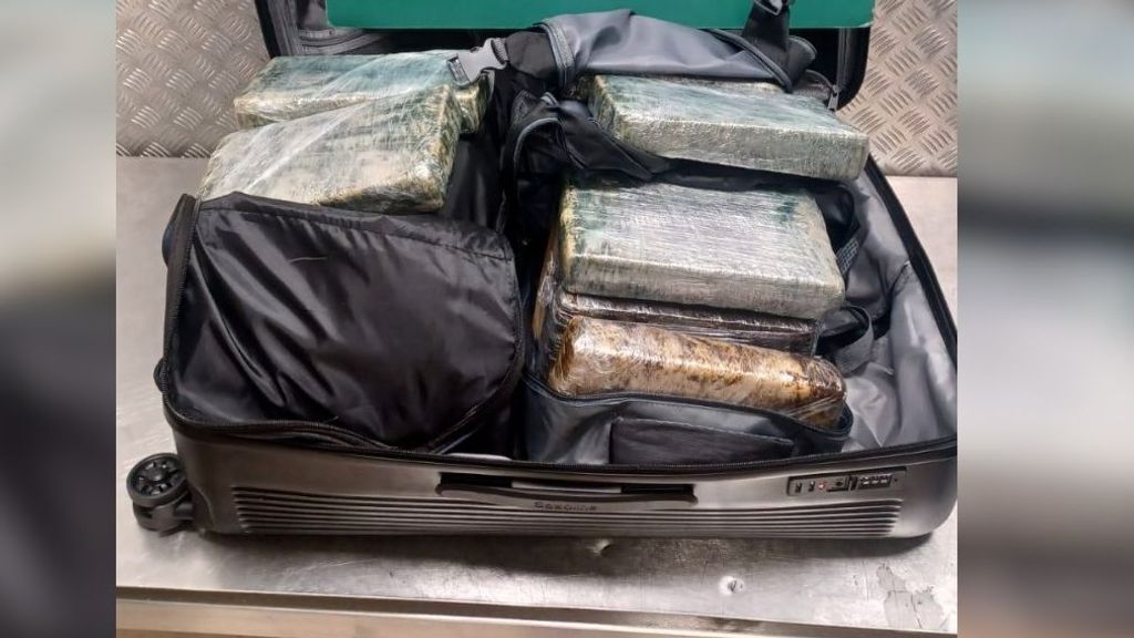 Tres detenidos tras interceptar casi 200 kilos de cocaína en maletas en el aeropuerto de Barajas