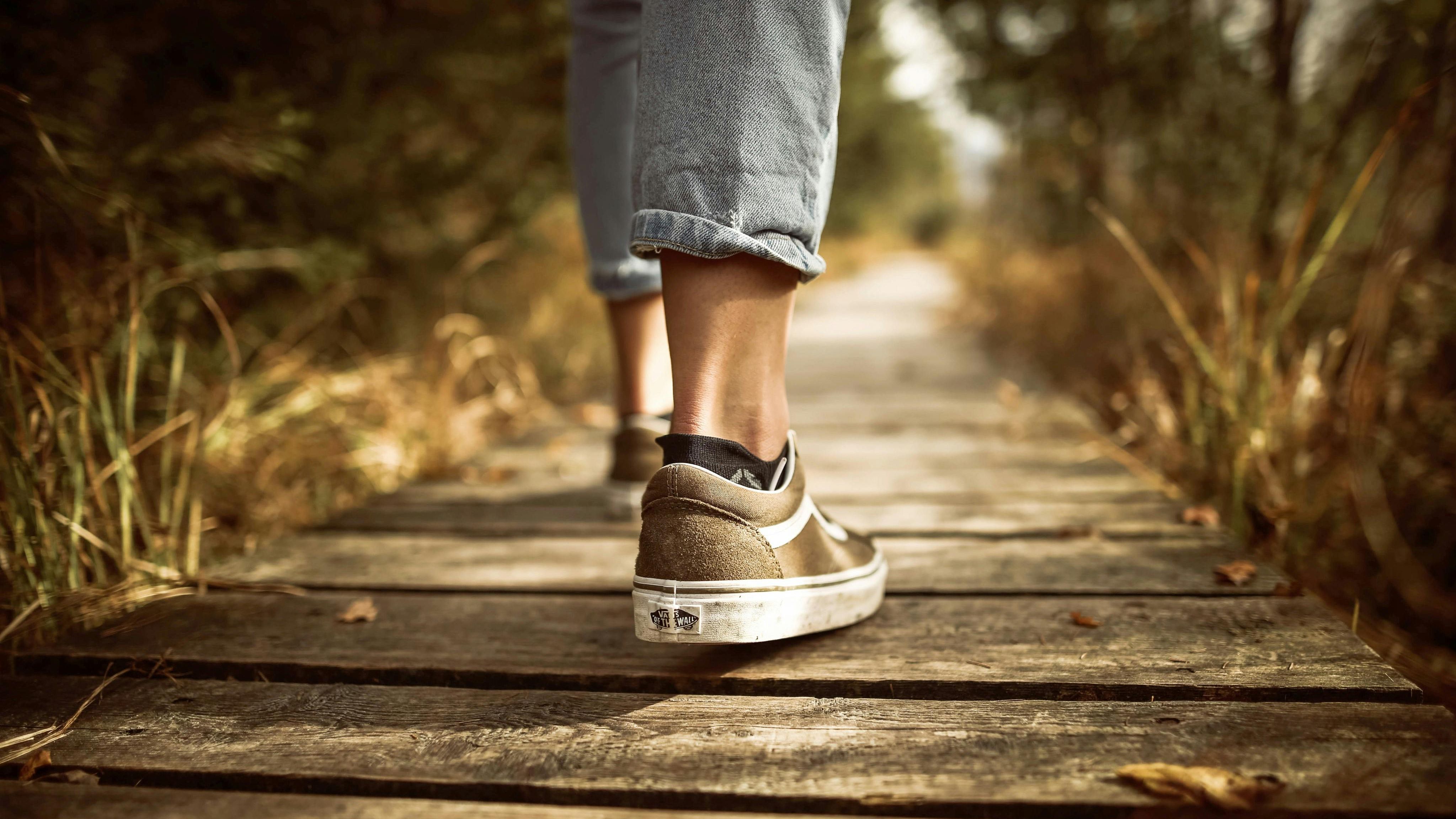 Caminar es un ejercicio muy saludable Caminar es un ejercicio muy saludable