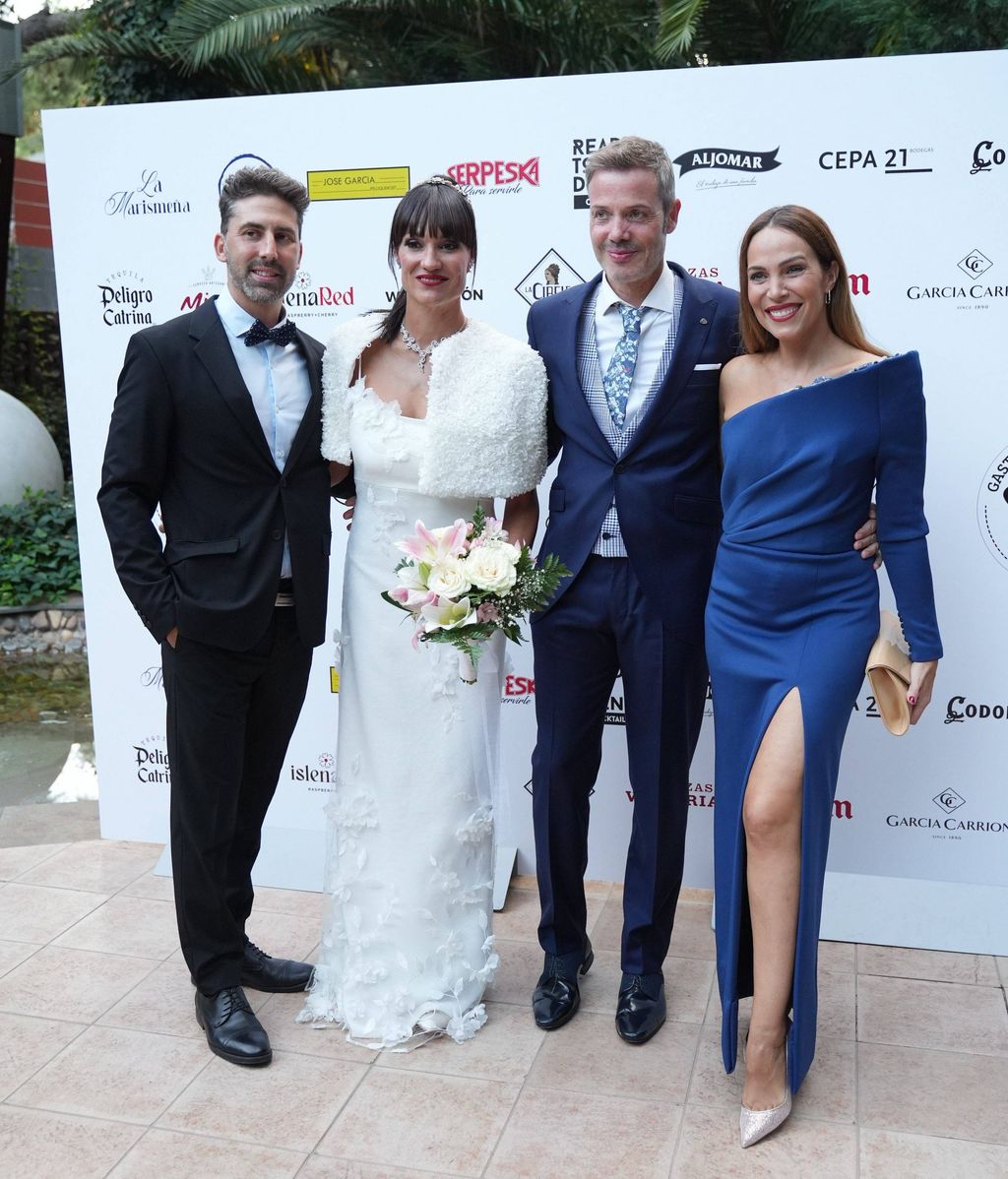 Nerea Garmendia y su novio Luis Díaz posan con Irene Villa y David Serrato