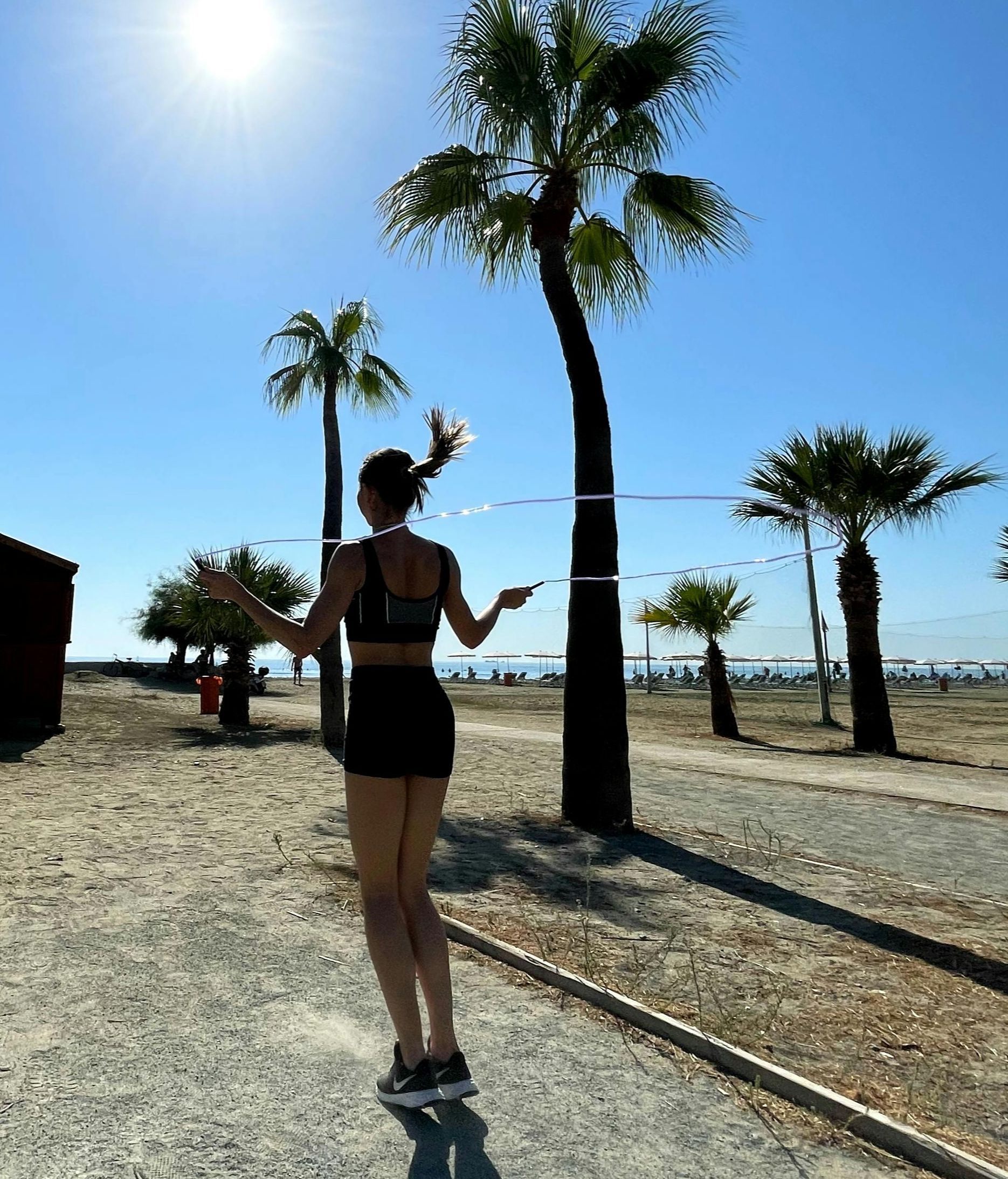 Saltar a la comba es más eficaz que caminar. FUENTE: Pexels