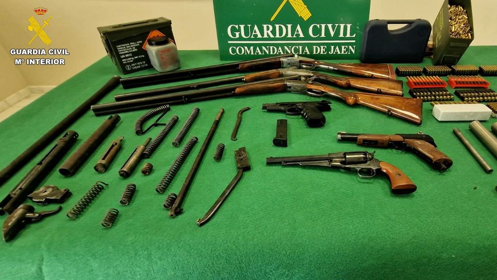 Desmantelan una trama ilegal de tráfico de armas y dos talleres clandestinos en Jaén