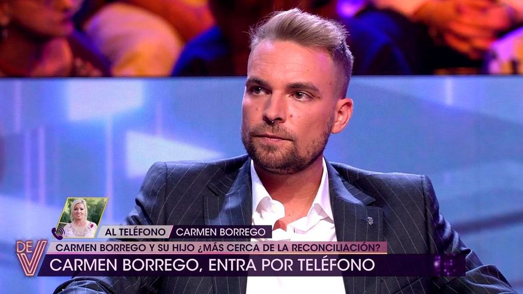 La incómoda llamada de Carmen Borrego durante la entrevista de su hijo: "No me lo esperaba" ¡De viernes! Top Vídeos 223