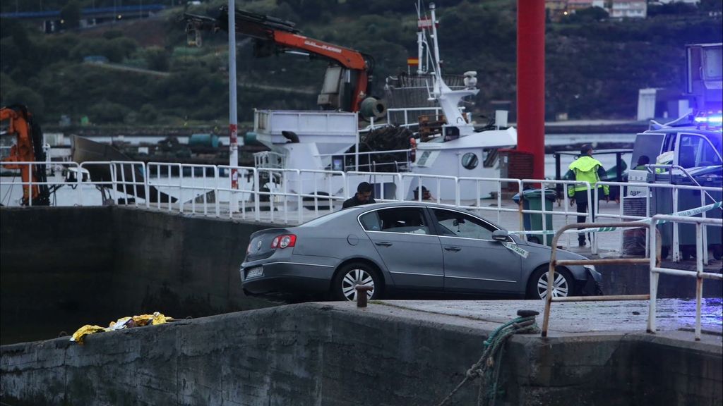 El conductor del coche que cayó al mar en Moaña aceleró "notablemente" antes de precipitarse