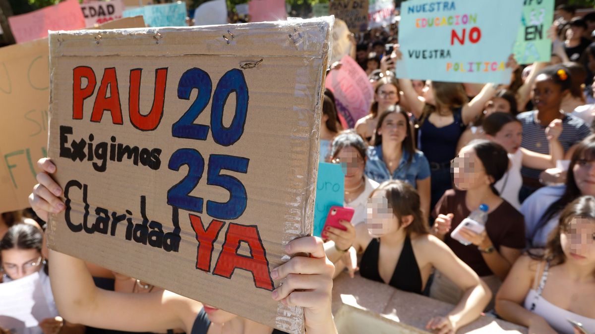 Estudiantes de Bachillerato amenazan con convocar una huelga si no ven ya los modelos de la nueva selectividad