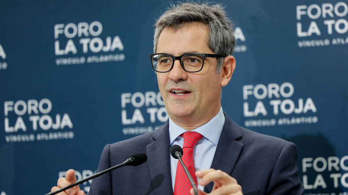 Félix Bolaños en la rueda de prensa celebrada antes de la clausura el Foro La Toja