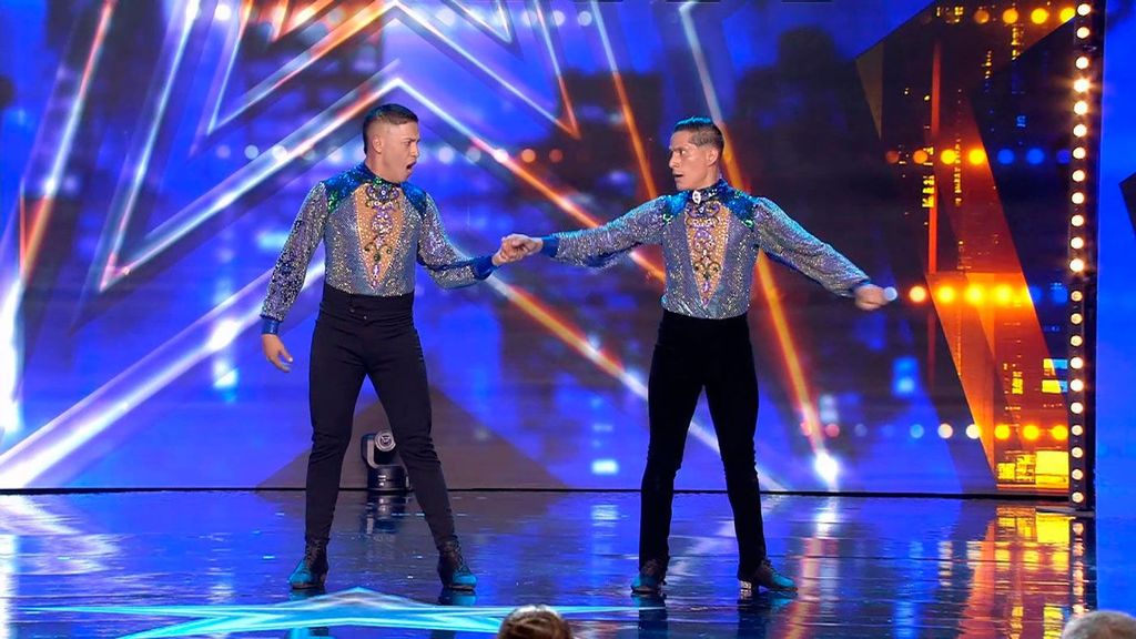 Jorge y Carlos demuestran que el baile no tiene género: “Queremos mostrar al mundo que dos hombres pueden bailar salsa” Got Talent Temporada 10 Top Vídeos 76