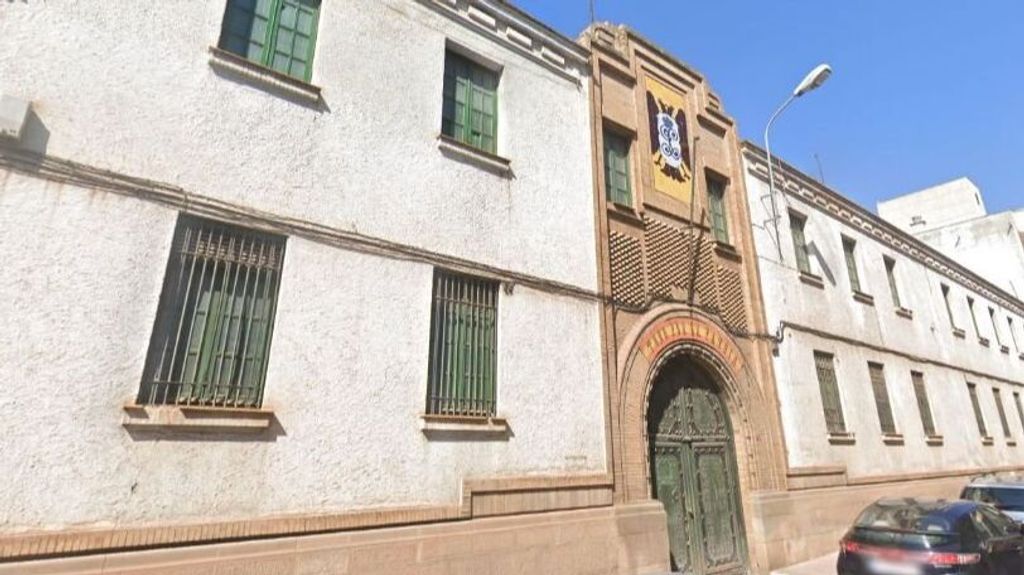 Fachada de la antigua casa cuartel de la Guardia Civil en Linares, Jaén