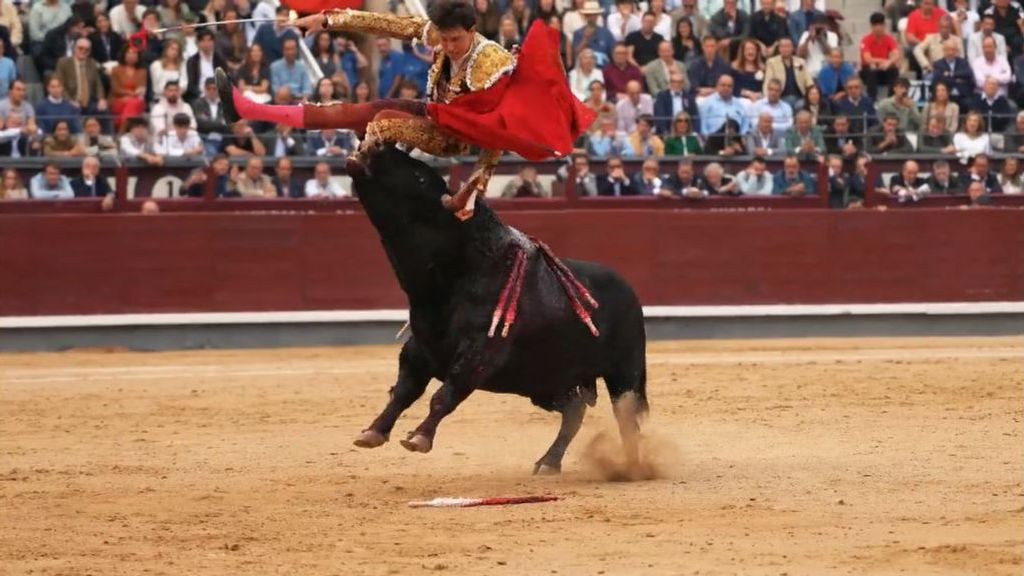 Roca Rey, operado en la plaza de Las Ventas, Madrid, tras una fuerte cogida