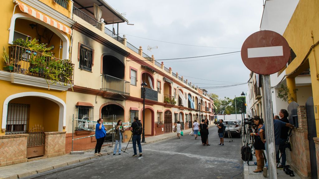 El hijo mayor del matrimonio fallecido en el incendio de Guillena intentó salvarles