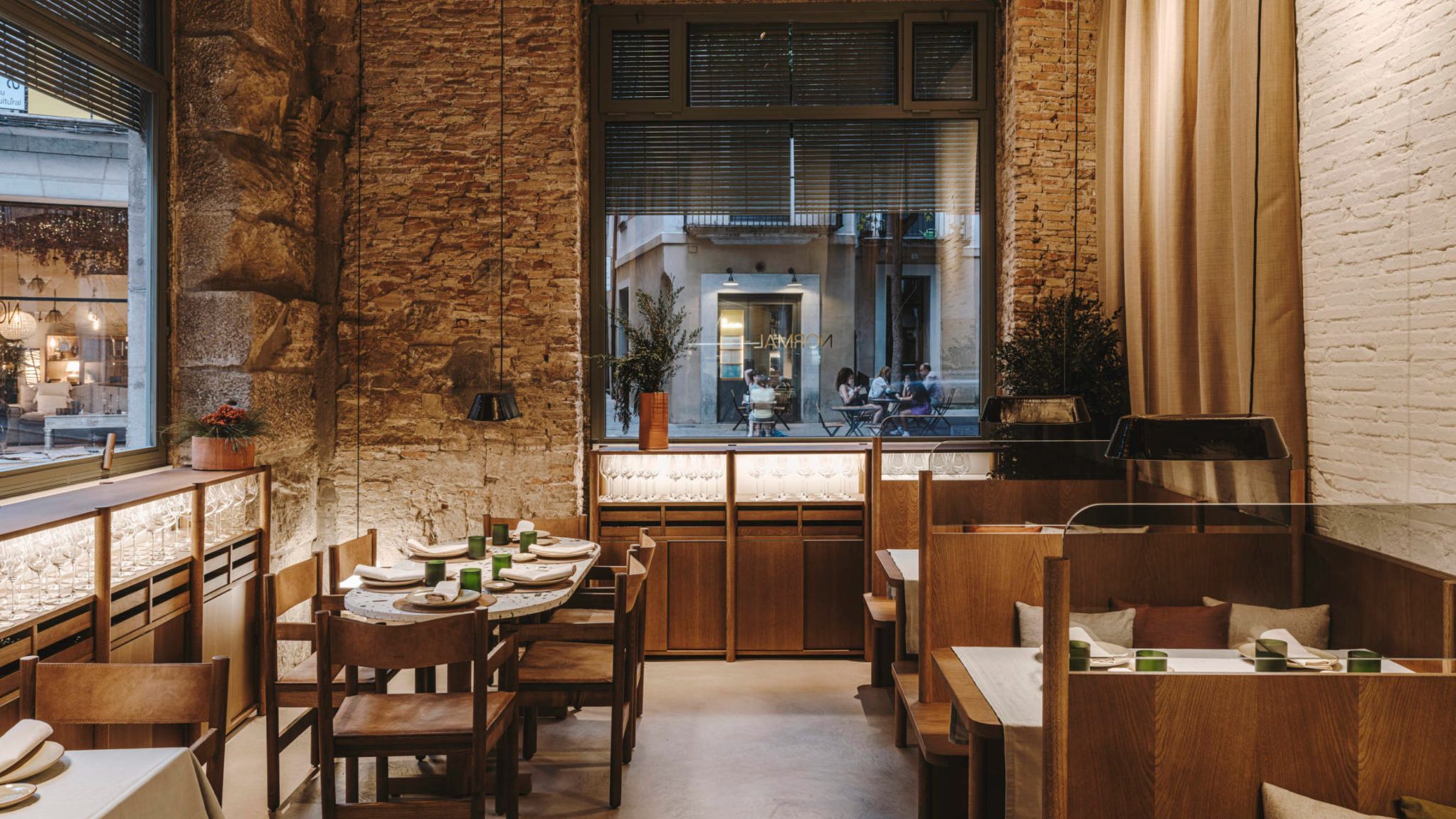 El Restaurante NORMAL, diseñado por Andreu Carulla para los hermanos Roca