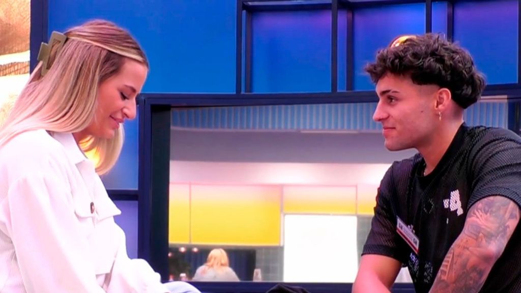 Manu está empezando a sentir por Laura y así se lo ha hecho ver: "Hace un montón que no me pasaba" Gran Hermano Debate 2024 Top Vídeos 265