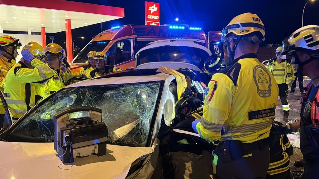 La carrera ilegal terminó con dos coches accidentados y tres hombres heridos