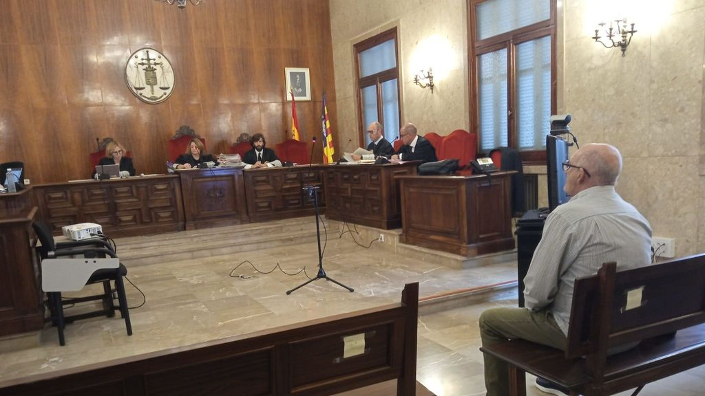 La víctima de un intento de asfixia por su marido relata la agresión en el juicio