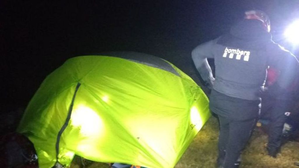 Los Bomberos de la Generalitat han localizado sanos y salvos en el barranco de Contraix a tres excursionistas