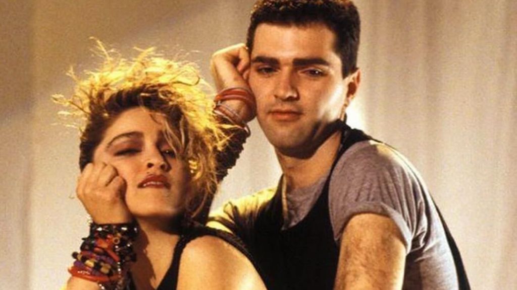 Madonna junto a su hermano Christopher, en los 80.