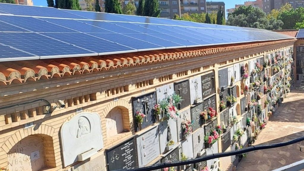 Paneles solares en el cementerio de Campanar