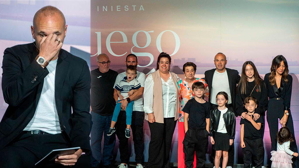 Andrés Iniesta junto a su familia en su acto de despedida