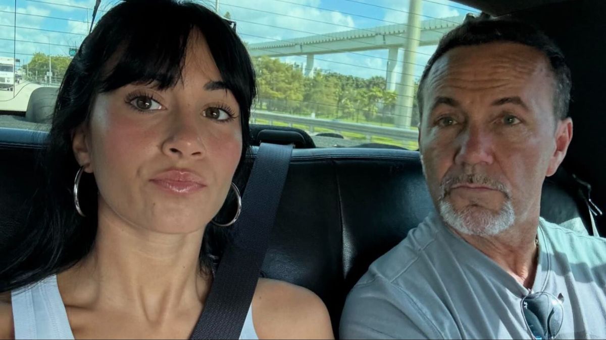 La cantante Aitana junto a su padre