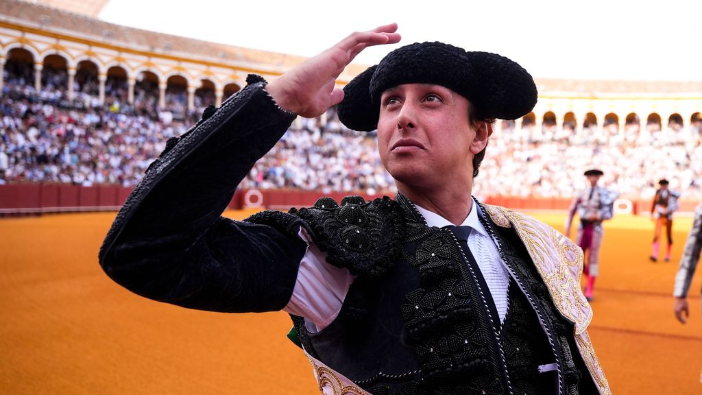 Roca Rey en el segundo festejo de San Miguel en la Real Maestranza de Caballería en Sevilla, a 28 de septiembre de 2024.