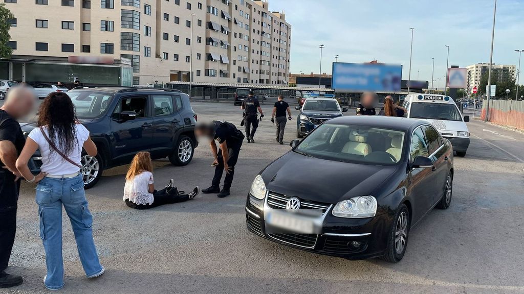 Un policía consigue salvar a una mujer que estaba siendo agredida por su expareja