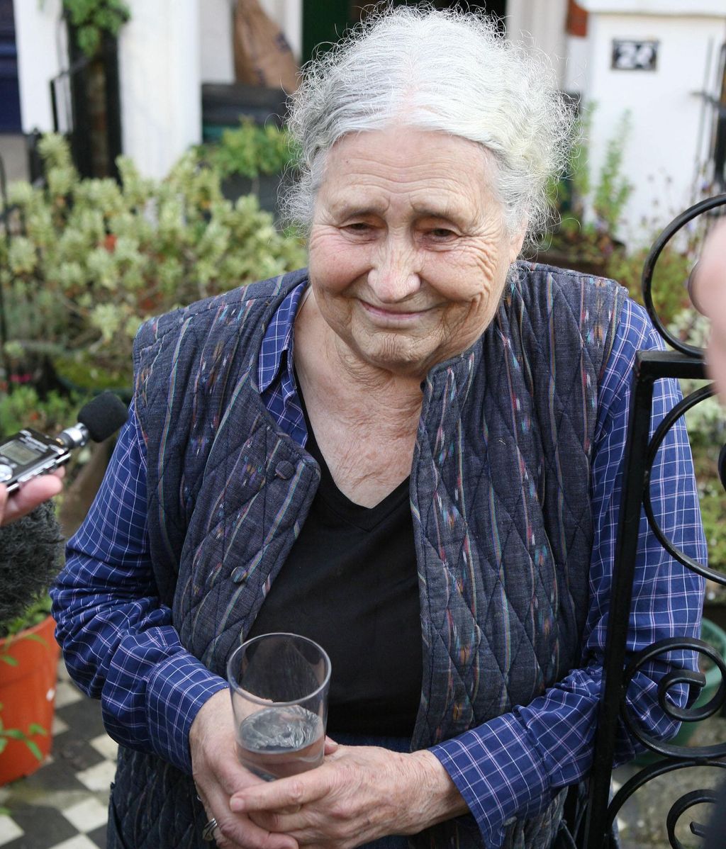 Doris Lessing o señora se enfanda porque le interrumpen la compra para darle el Nobel.