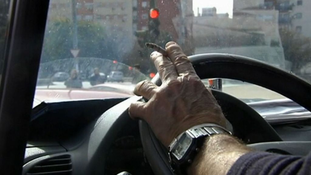 Fumar dentro del coche y el camino hacia su prohibición: el humo residual, un riesgo especialmente para niños y personas vulnerables