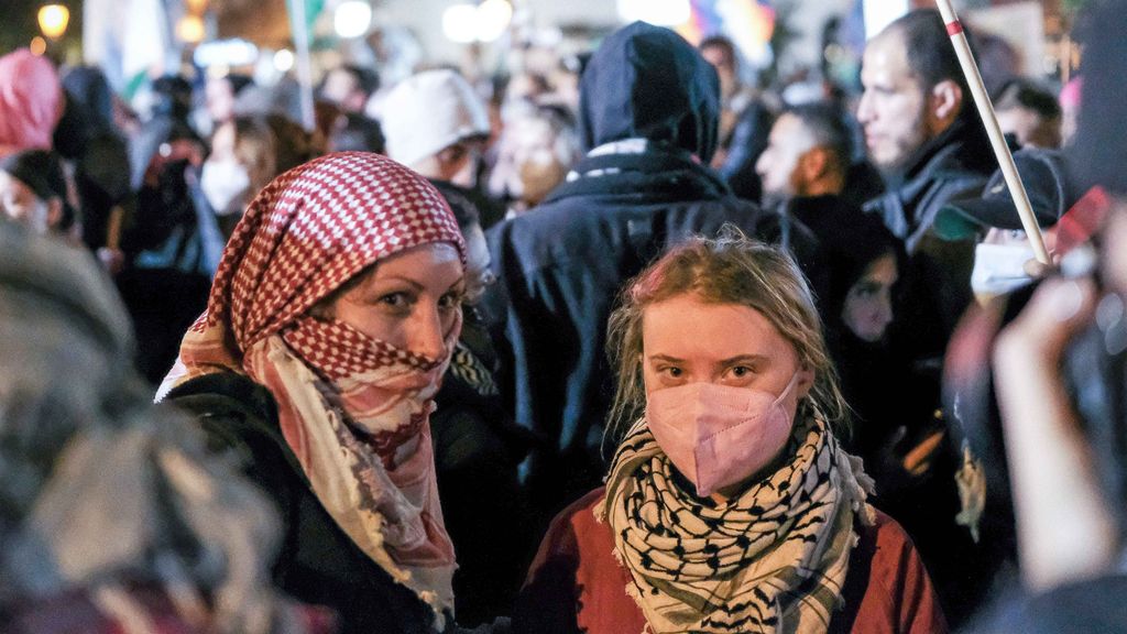 La activista sueca Greta Thungerg en una manifestación propalestina por el aniversario del 7 de octubre en Berlín