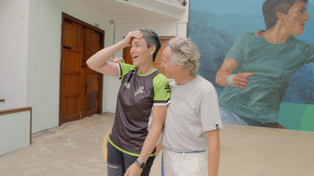 La emoción de Jesús Calleja y Maite Ruiz con el homenaje de ‘Volando Voy’ a la mejor pelotari: “Te lo mereces”