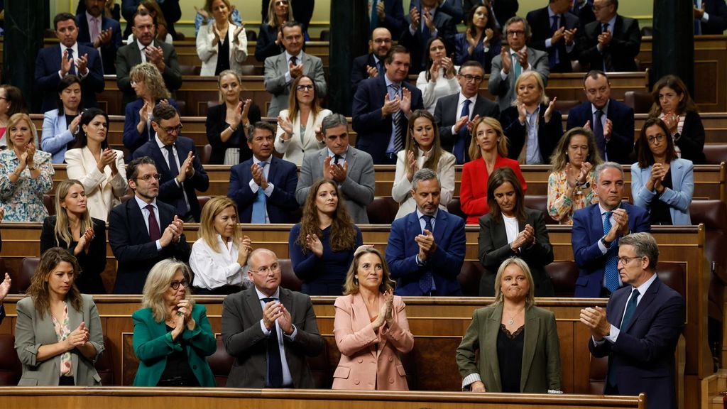 Mari Mar Blanco, senadora del PP y hermana de Miguel Ángel Blanco, ovacionada por los diputados del Partido Popular