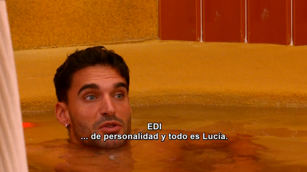 Edi se confiesa con Adrián en el jacuzzi