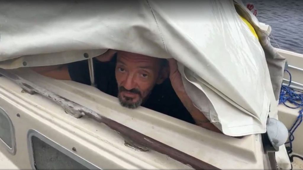 El 'teniente Dan' de Tampa sobrevive al huracán Milton: ahora tendrá nuevo barco y hasta un contrato para emitir en directo sus aventuras