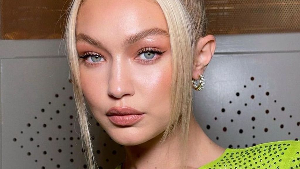 Gigi Hadid en una imagen subida a redes sociales con un 'make up ' tipo 'hada'