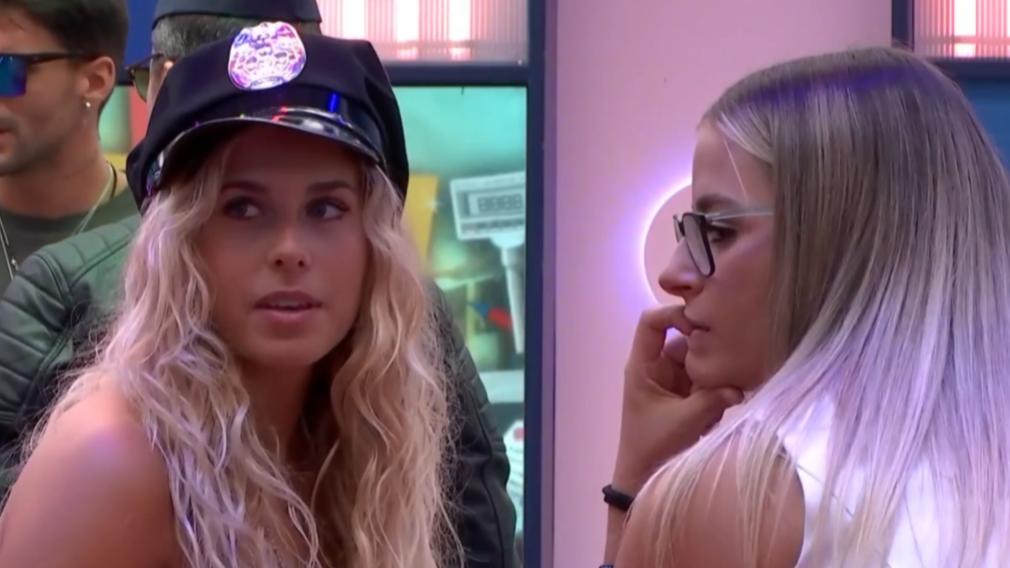 Laura departe con Violeta