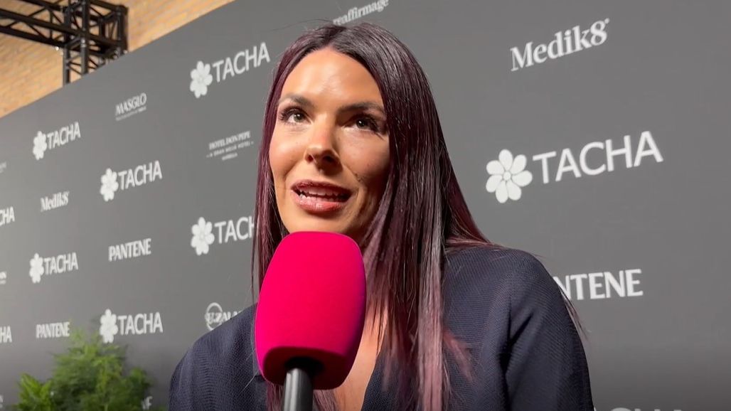 Laura Matamoros se sincera sobre cómo afronta la familia Flores la llegada del hijo de Carlo Costanzia
