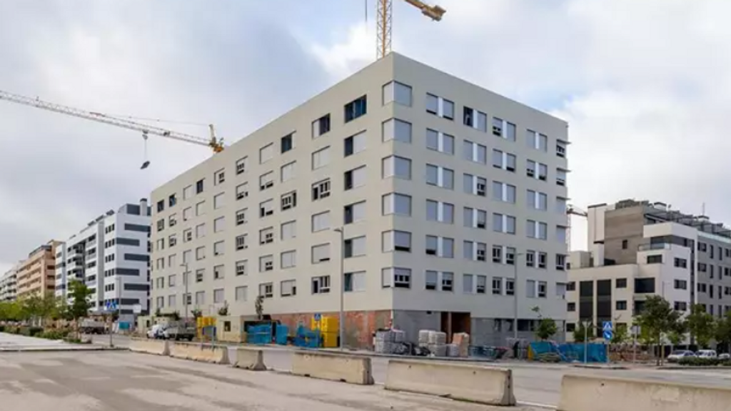 Madrid podrá edificar hasta 20.000 pisos protegidos de alquiler en suelo para oficinas