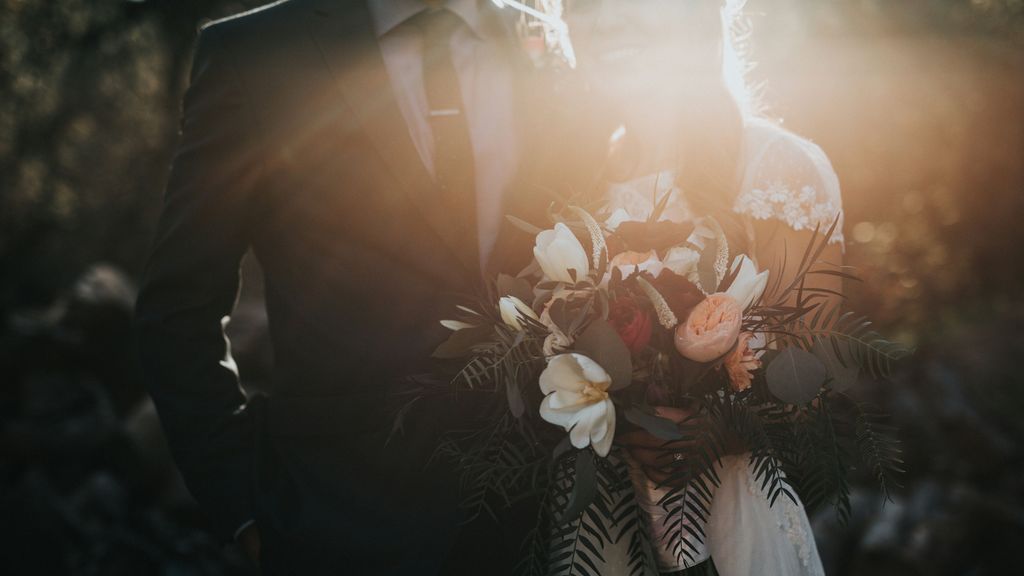 Novios en una boda