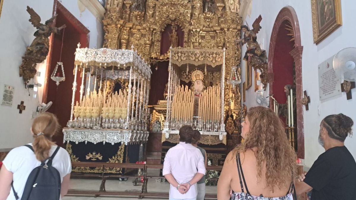 Palios preparados en la Iglesia Iglesia de la Victoria para la Procesión Magna