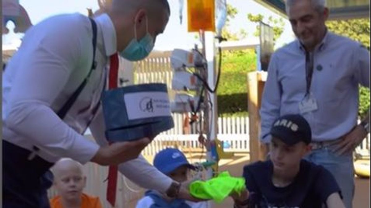 Cristian Ventura, el camarero viral por el 'con permiso, buenas tardes', se vuelca con una carrera para niños con cáncer