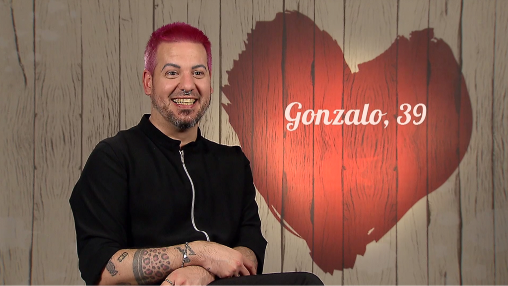 Gonzalo cuenta sus tatuajes más raros en 'First Dates'