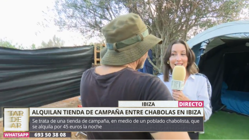Hablamos con el propietario del alojamiento más surrealista de Ibiza: una tienda de campaña en mitad de un poblado chabolista