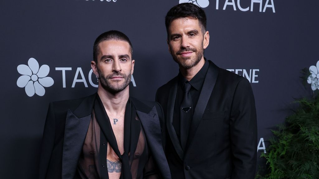 Pelayo Diaz y Andy McDougall en la alfombra roja del 30 aniversario de Tacha Beauty