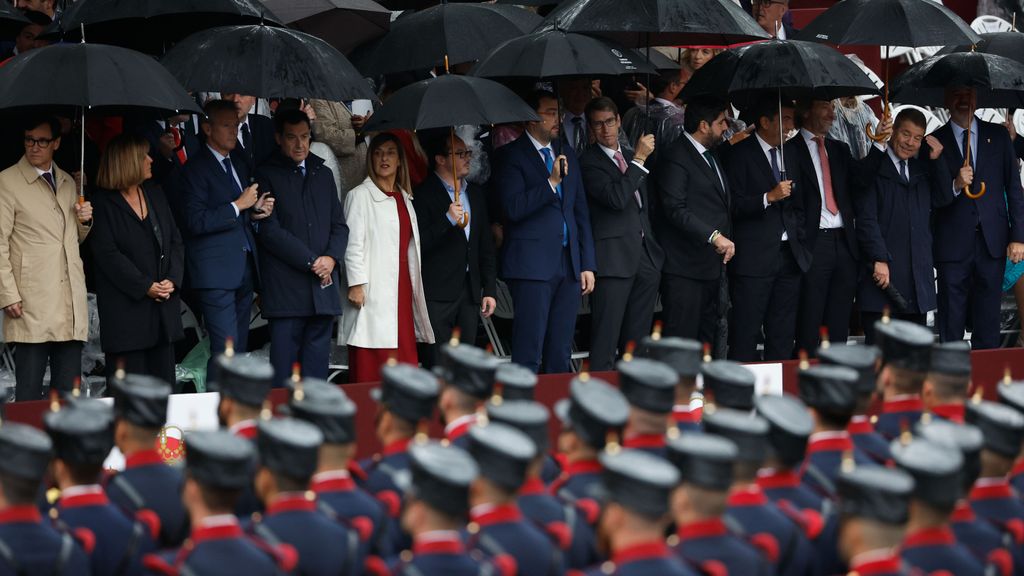 La lluvia, protagonista de los actos del Día de la Hispanidad